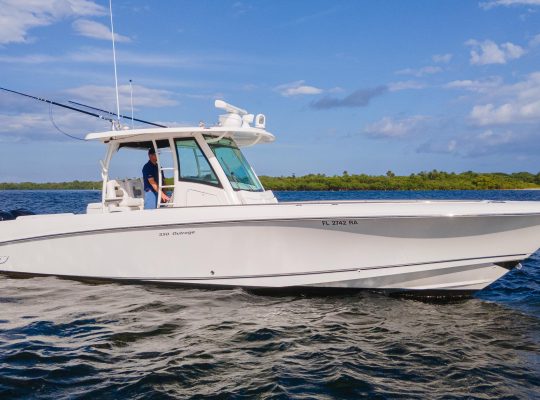 Boston Whaler 350 Outrage